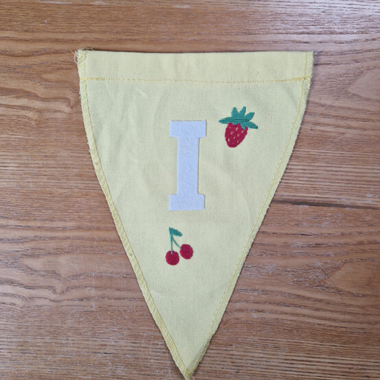 idea%5Fembroidered%2Dkids%2Dbunting%5Fstep%2D02.jpg?sw=554&q=85