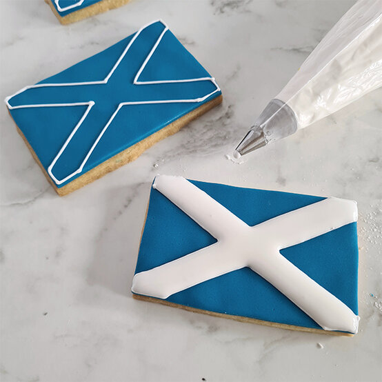 how-to-make-kilt-shortbread-biscuits_step-10.jpg?sw=554&q=85
