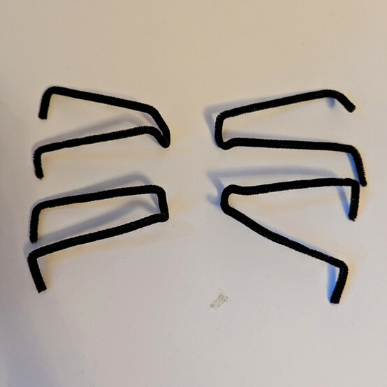 idea_personalised-halloween-balloons-spider_step2c.jpg?sw=554&q=85