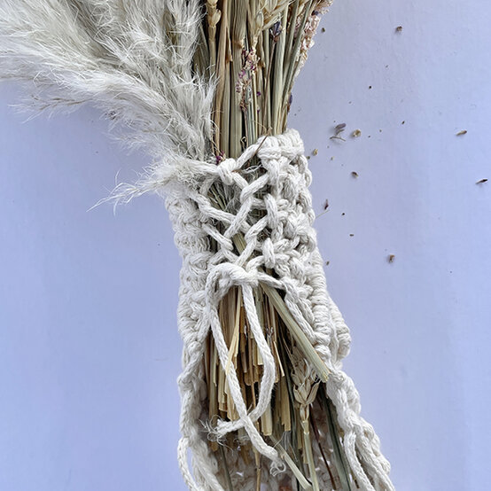 Idea_How-to-Make-a-Wedding-Macrame-Bouquet-Wrap_Step32.JPG?sw=554&q=85