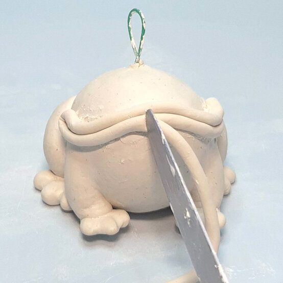 idea%5Fnovelty%2Dchristmas%2Ddecorations%2Dfrog%5Fstep%2D15.jpg?sw=554&q=85