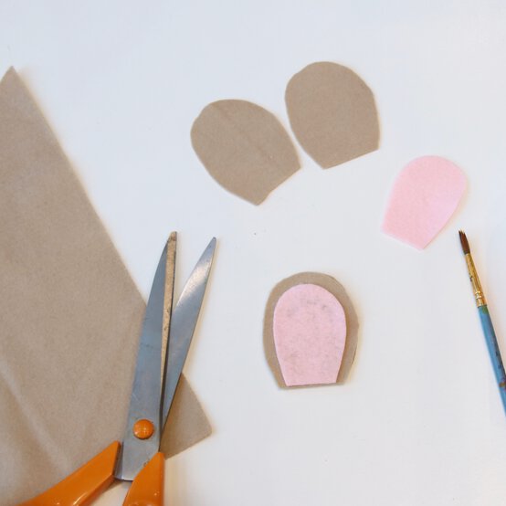 how_to_make_animals_headdresses_lion_step5-square.jpg?sw=554&q=85