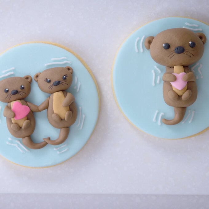 idea_valentines-day-baking-projects_otter.jpg?sw=680&q=85