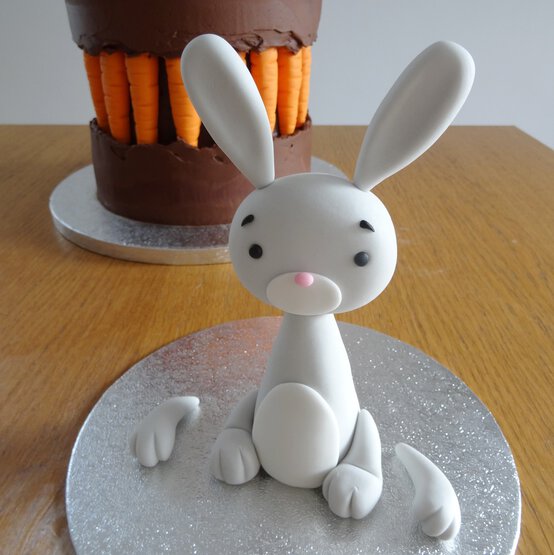 carrot_fruit_line_cake_15.jpg?sw=554&q=85