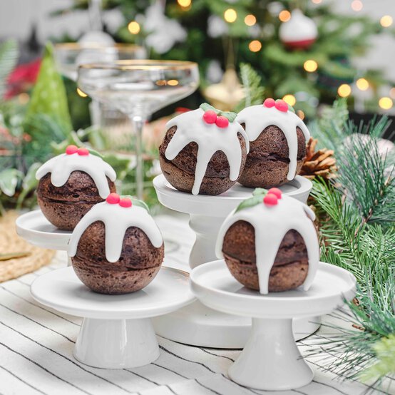 Idea_main_how-to-make-christmas-pudding-cakes.jpg?sw=554&q=85