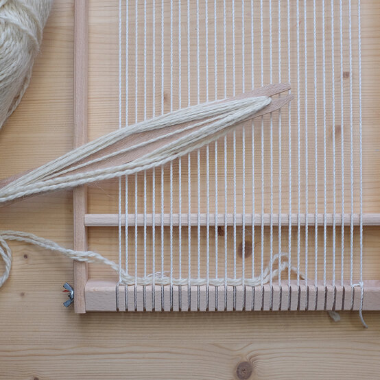 how_to_make_-a_floral_weave_04.jpg?sw=554&q=85