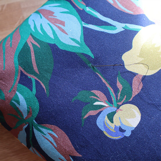 how-to-make-a-seat-cushion_step-8.jpg?sw=554&q=85