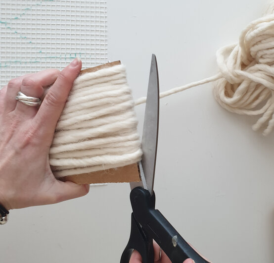 How-to-make-a-latch-hook-wall-hanging_step-2b.jpg?sw=554&q=85