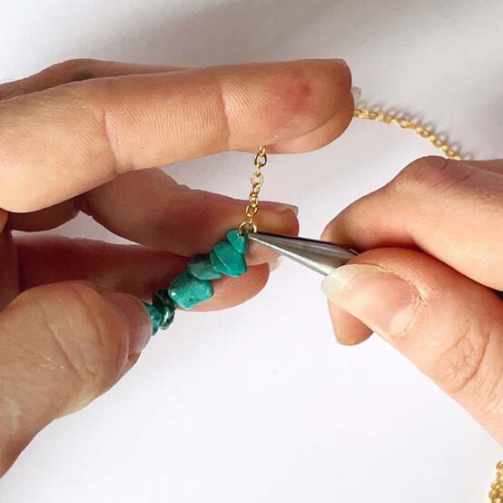 Layered%2DNecklace%2DGemstone%2DNecklace%2DStep2.jpg?sw=554&q=85