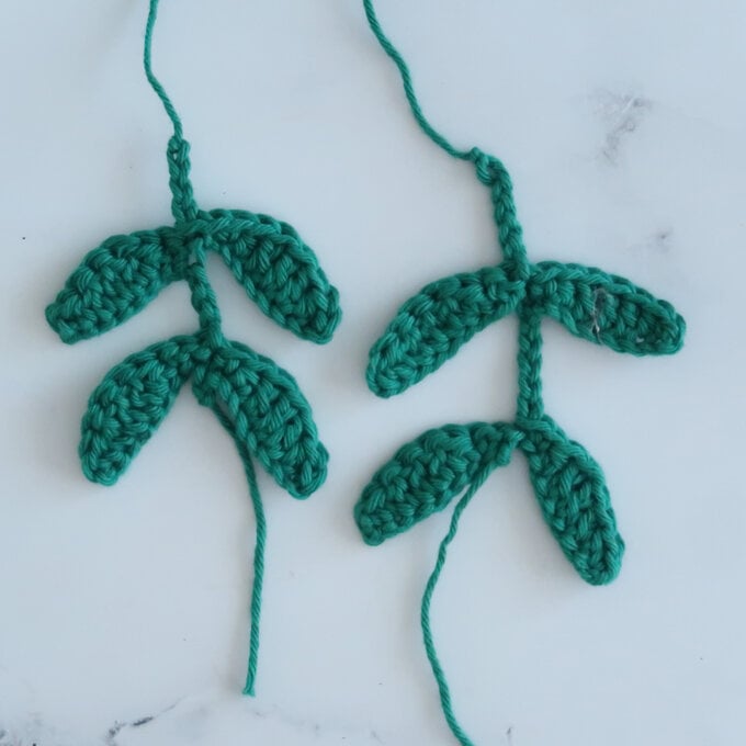 crochet-mistletoe-step-10.jpg?sw=680&q=85