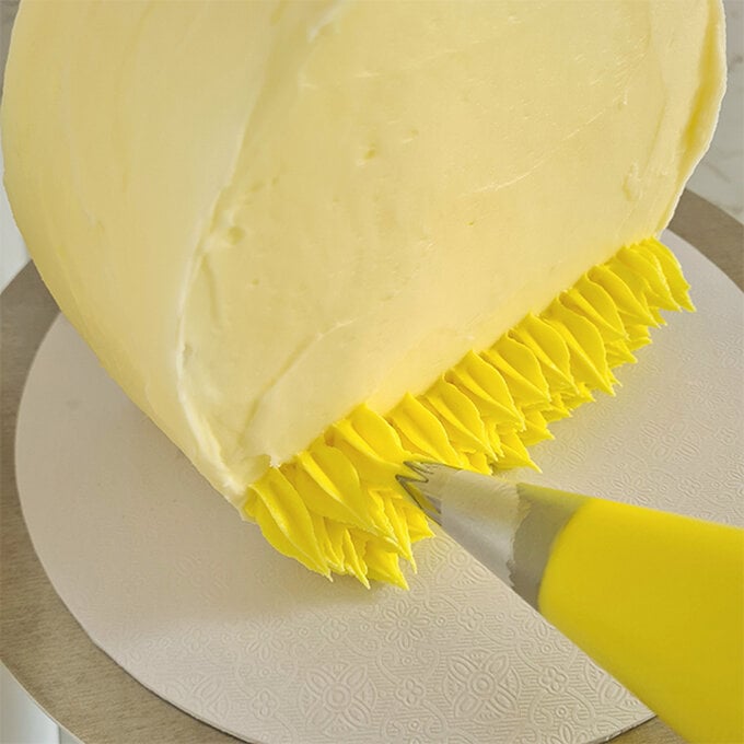 how-to-make-an-easter-chick-cake_step-4b.jpg?sw=680&q=85