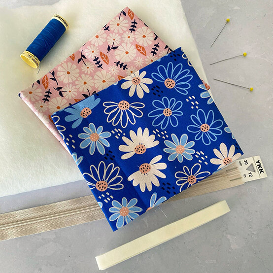 how-to-sew-a-quilted-makeup-bag_step1a.jpg?sw=554&q=85