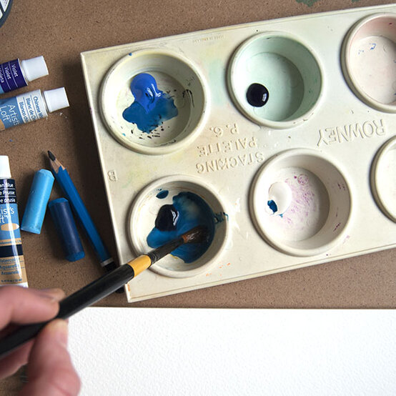 mix-on-palette-cropped.jpg?sw=554&q=85