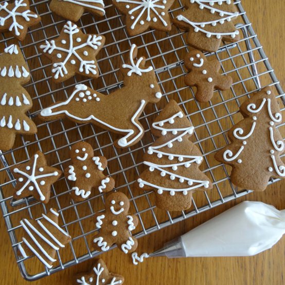 Idea_how-to-make-a-christmas-grazing-board_step4b.jpg?sw=554&q=85