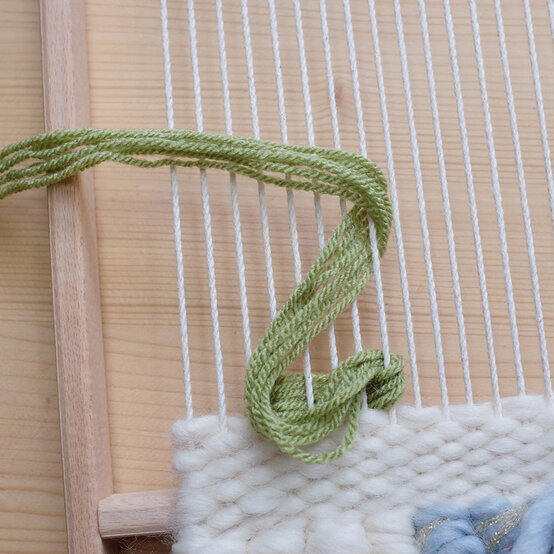 how_to_make_-a_floral_weave_21.jpg?sw=554&q=85