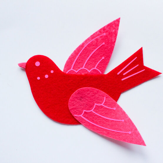 felt-christmas-decorations_felt_step5_edit.jpg?sw=554&q=85