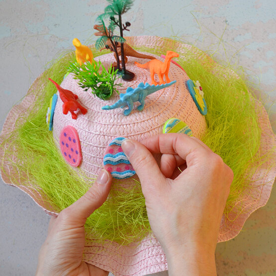 dinosaur_bonnet_felt_eggs_step_3.jpg.jpg?sw=554&q=85