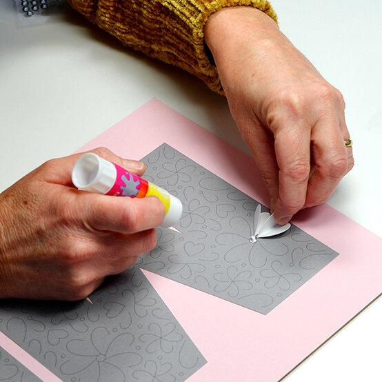 papercraft-mum-heart-frame15.jpg?sw=554&q=85