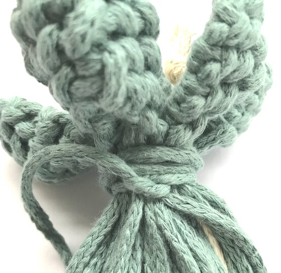 how_to_make_easter_macrame_wreath_17.jpg?sw=554&q=85