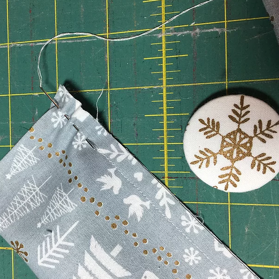 how-to-sew-a-christmas-wreath-18.png?sw=554&q=85