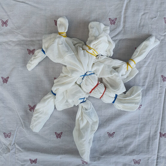 how_to_upcycle_your_wardrobe_with_tie_dye_step-3-tie.jpg?sw=554&q=85