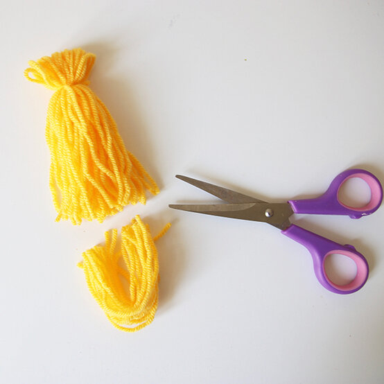 kids-teepee-painted-pom-pom-step-11.jpg?sw=554&q=85