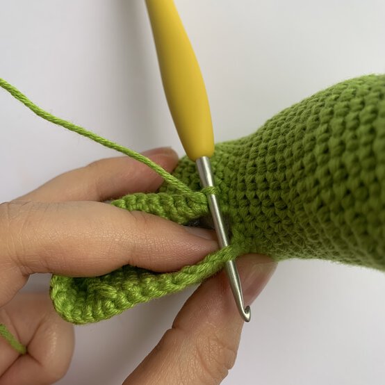 How%2Dto%2DCrochet%2Dan%2DAmigurumi%2DLochNess%5FHead%5F3.jpeg?sw=554&q=85