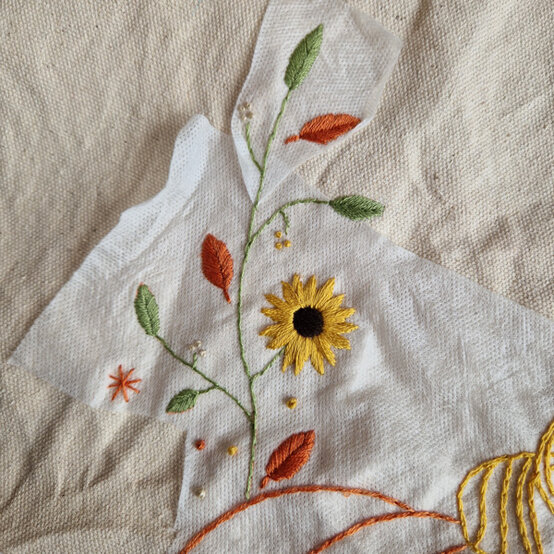 idea%5Fautumn%2Dembroidery%2Dprojects%2Dto%2Dtry%2Dcushion%5Fstep%2D06.jpg?sw=554&q=85