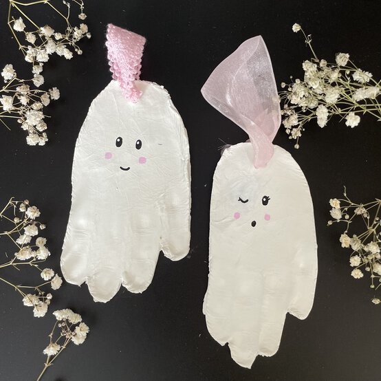 sustainable-ghost-ornament-3.jpeg?sw=554&q=85