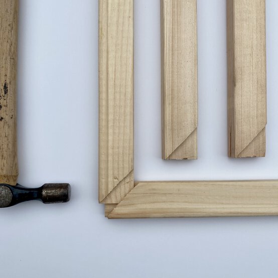 how-to-prepare-a-punch-needle-frame-step_1_joining_frame.jpg?sw=554&q=85