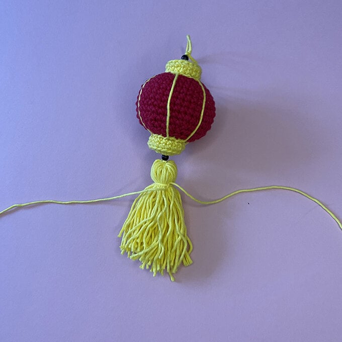 Idea_how-to-crochet-an-amigurumi-rabbit_Tassel4.jpg?sw=680&q=85