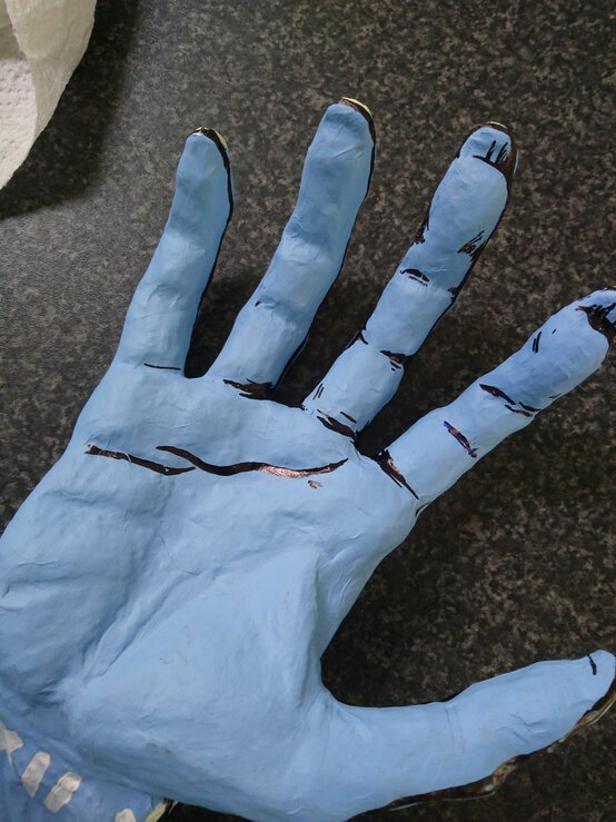 hand-6.jpg?sw=554&q=85