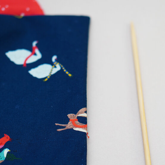 how-to-sew-a-craft-organiser_step12_2.jpg?sw=554&q=85