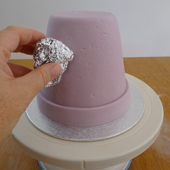 plant-pot-bunny-cake-24.jpg?sw=554&q=85