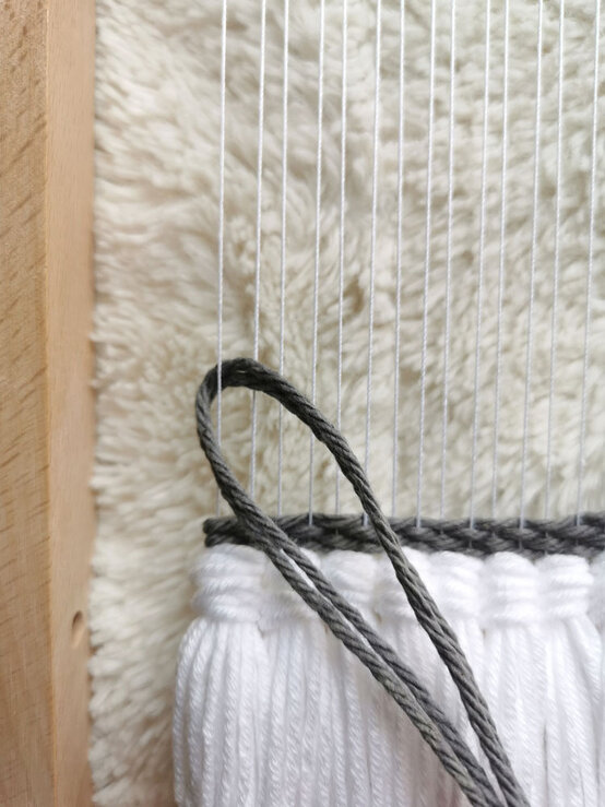 christmassceneweaving_step-10_1.jpg?sw=554&q=85