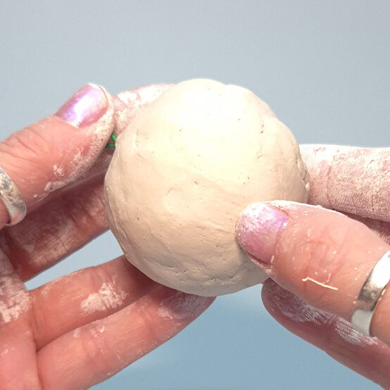 idea%5Fnovelty%2Dchristmas%2Ddecorations%2Dfrog%5Fstep%2D50.jpg?sw=554&q=85