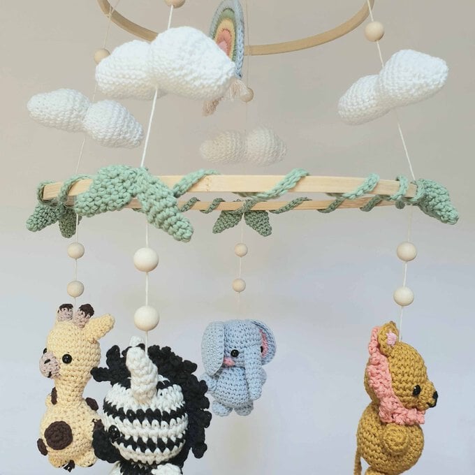 Idea_how-to-crochet-a-safari-mobile_step14d.jpg?sw=680&q=85