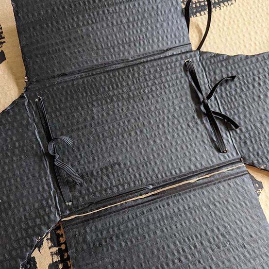 ideas%5Feasy%2Dhalloween%2Dcostumes%2Dfor%2Dkids%5Fbat%2Dwings%2Dstep%2D2b.jpg?sw=554&q=85