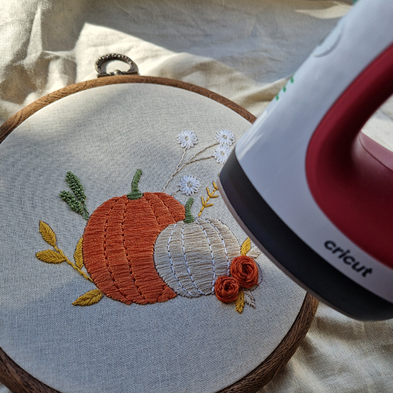 idea%5Fautumn%2Dembroidery%2Dprojects%2Dto%2Dtry%2Dhoop%5Fstep49.png?sw=554&q=85