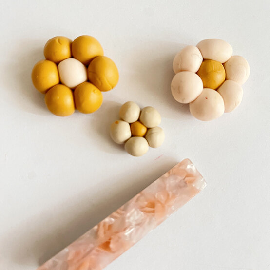 how-to-upcycle-hair-clips-with-fimo-3.jpg?sw=554&q=85