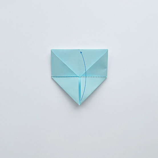 how-to-fold-an-origami-egg-cup-step-13.jpg?sw=554&q=85