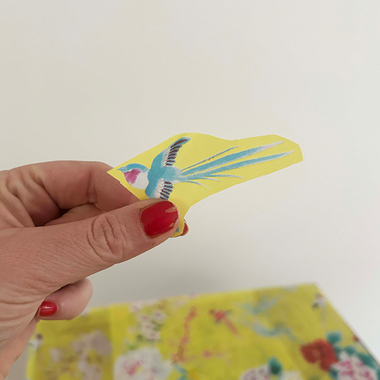 idea%5Fhow%2Dto%2Ddecoupage%2Don%2Dfurniture%5Fstep%2D4.jpg.png?sw=554&q=85