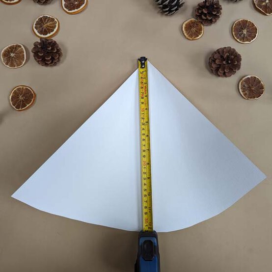 ideas%5Fstash%2Dbusting%2Dchristmas%2Dtable%2Ddecor%5Fchristmas%2Dtree%2Dcones%5Fstep%2D2a.jpg?sw=554&q=85