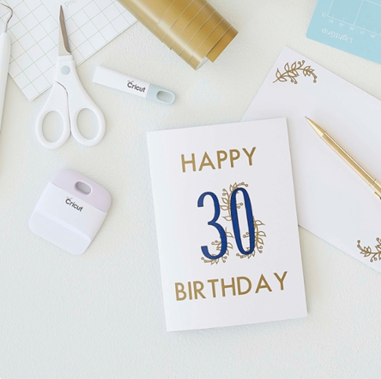 cricut-how-to-make-an-adhesive-vinyl-cardsquare.png?sw=554&q=85