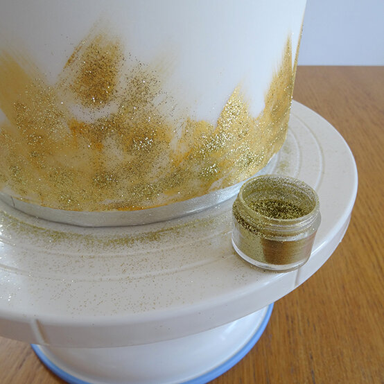 xmas-baking-lucy-gold-cake5.jpg?sw=554&q=85