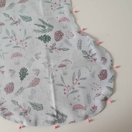 Idea_how-to-make-an-embroidered-stocking_step6a.jpg?sw=554&q=85