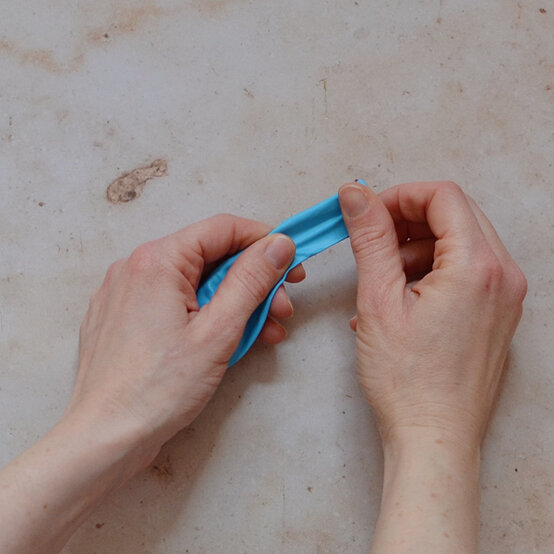 new-years-eve-kids-crafts18.jpg?sw=554&q=85