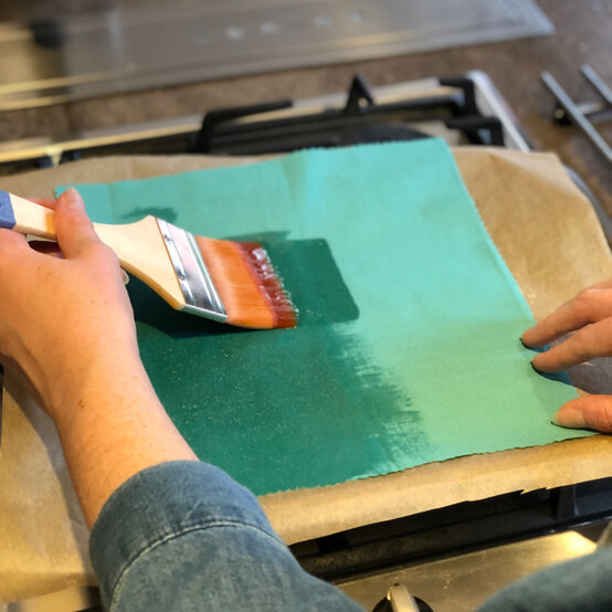 600x600_bees_wax_wraps_step9.jpg?sw=554&q=85