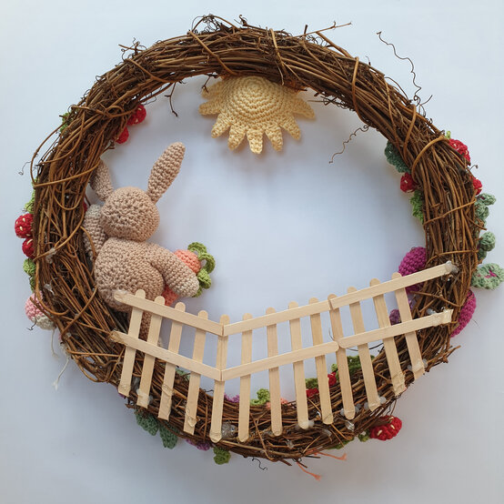 how_to_crochet_a_spring_wreath_easter-natalie-17.jpg?sw=554&q=85