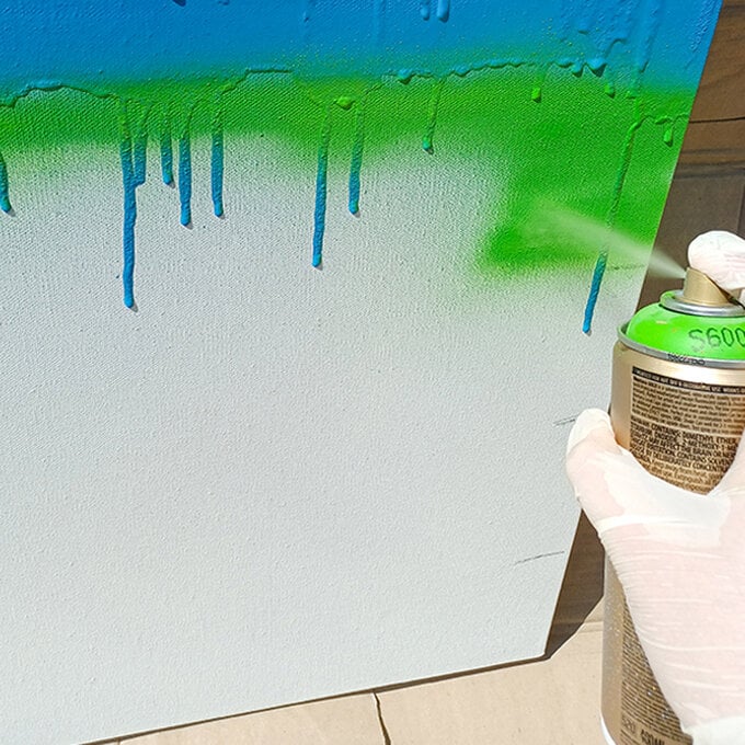 idea_gravity-drip-canvas-with-spray-paint_step5a.jpg?sw=680&q=85